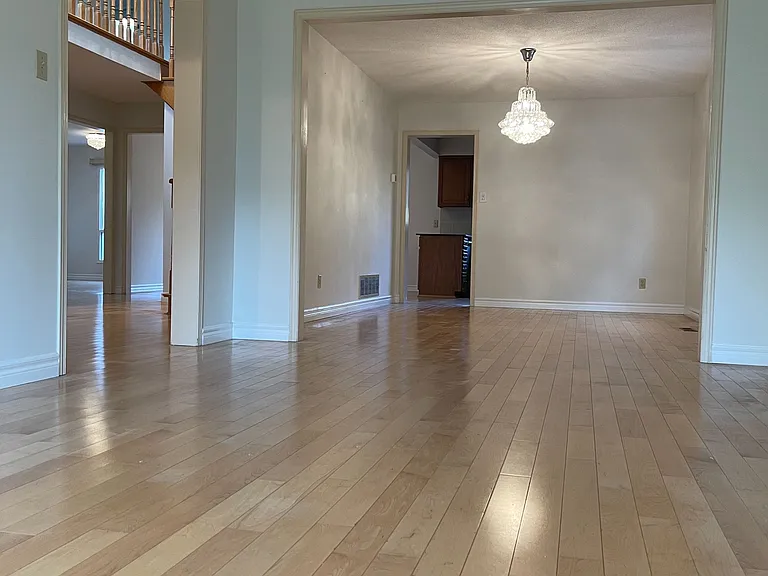 38 Southgate Cres — Photo 4