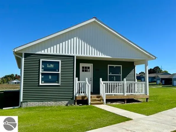 1260 Umber Dr, Traverse City, MI 49696