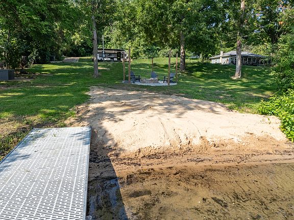 5th image of 3675 Richardson Dr