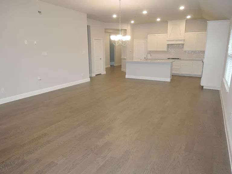 708 Newberry Ln — Photo 5