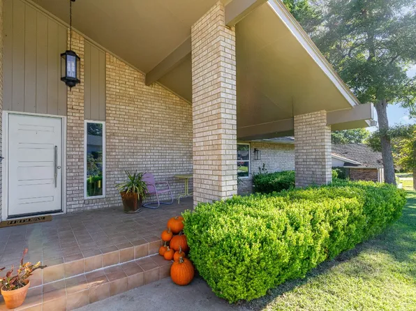 402 Willowbrook Dr, Duncanville, TX 75116