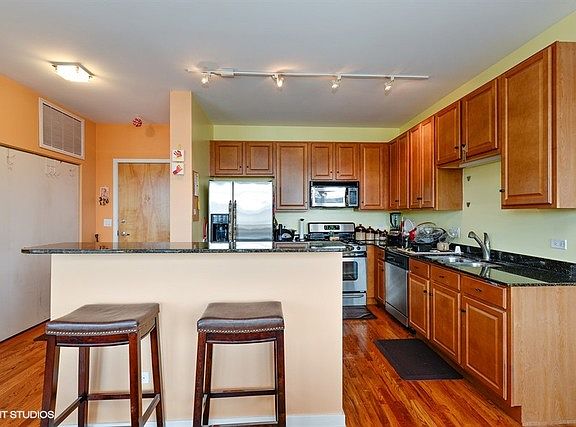 3rd image of 1001 W 15th St #426