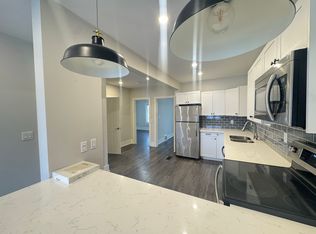 187 Wentworth St S #3, Hamilton, ON L8N2Z5