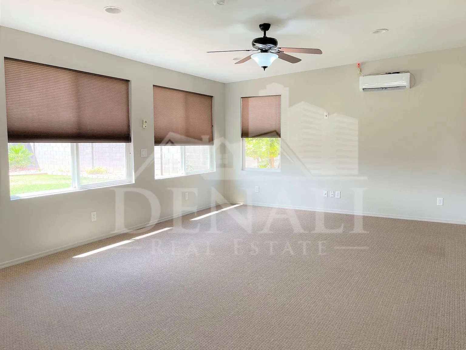 5 bed, 2.5 bath, 2567 sqft, $2,295 — Photo 3