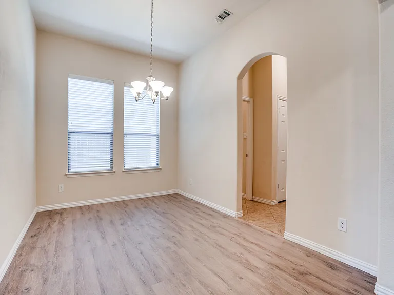 700 Golden Nugget Dr — Photo 2