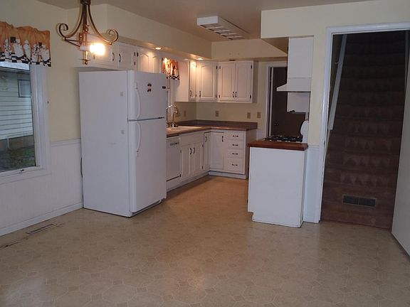 2nd image of 212 S 11th St