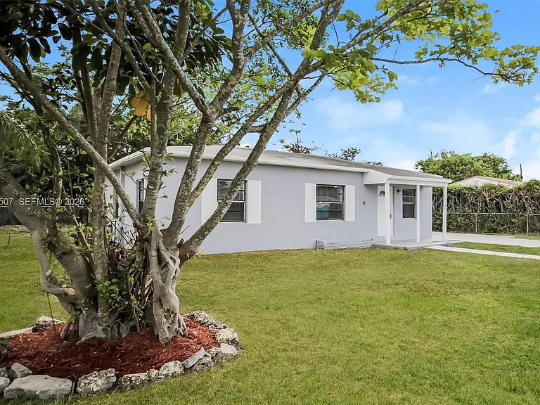 14640 Tyler St — Photo 2