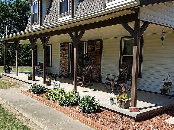4th image of 20605 Lynn Cir