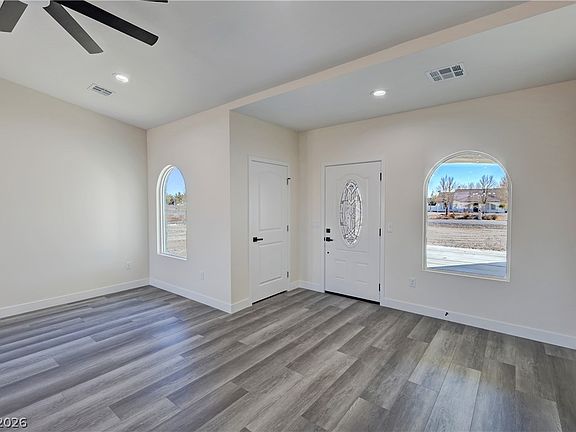 5th image of 2111 W Carnation Way