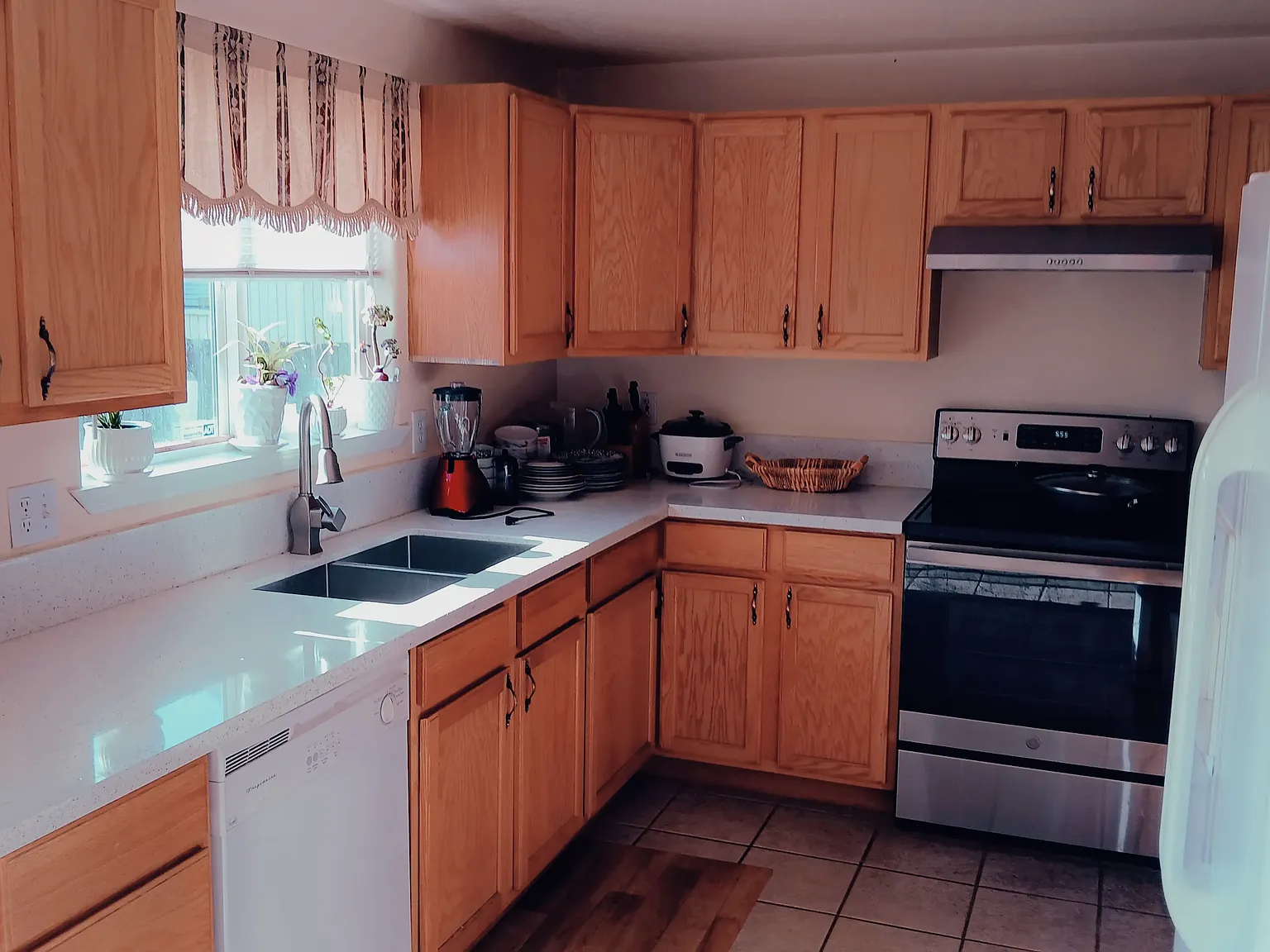 3 bed, 2.5 bath, 1607 sqft, $2,550 — Photo 3
