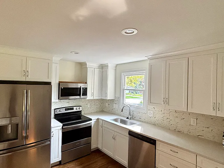 2721 Ravencroft Dr — Photo 1
