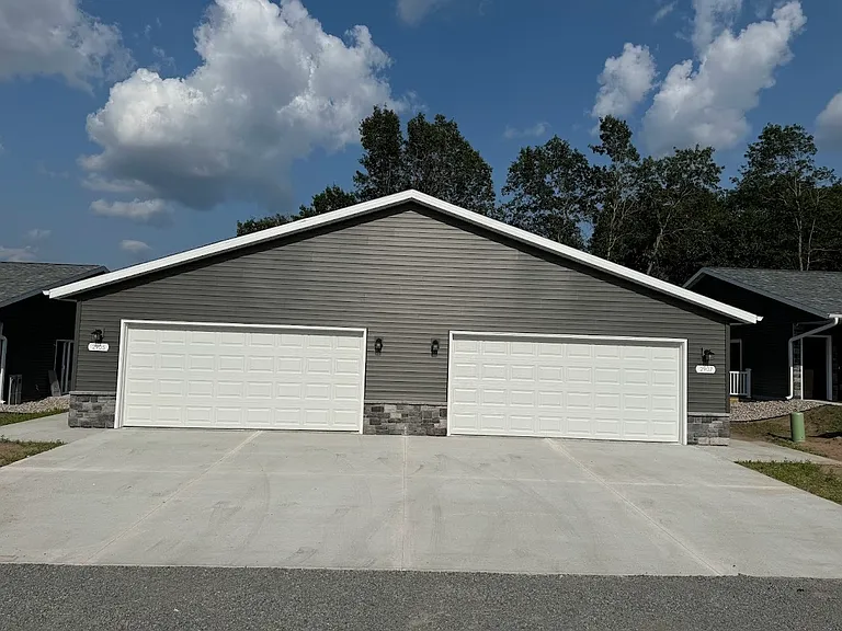2833 Patch St — Photo 3