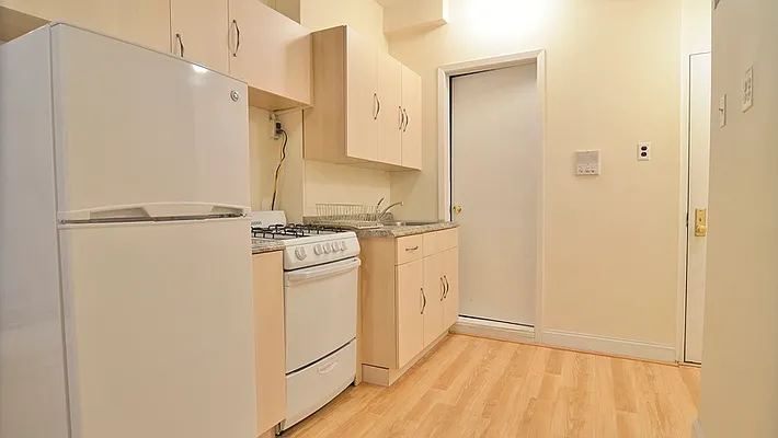 Rented by Park Property Advisors | media 25