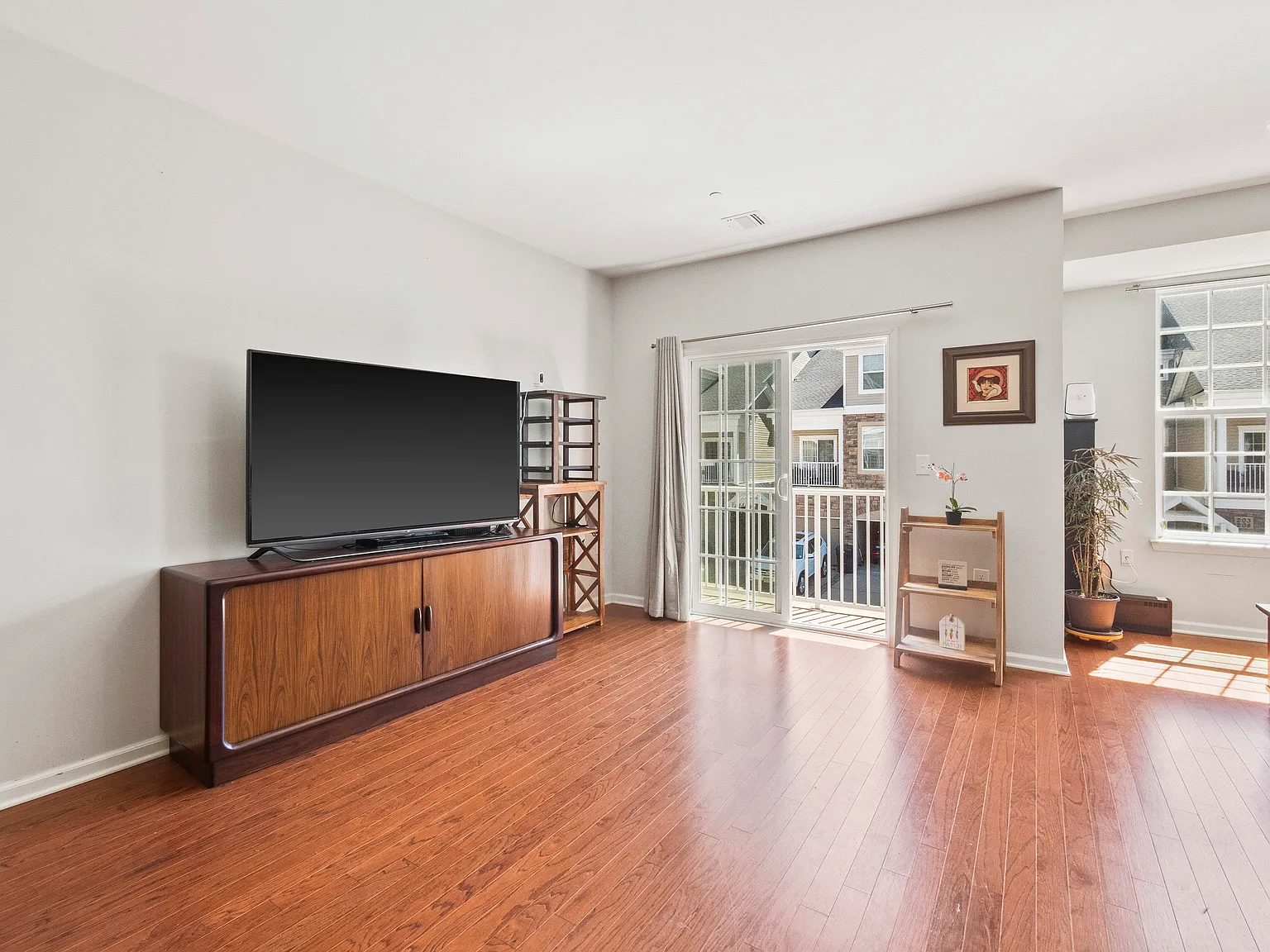 3 bed, 2.5 bath, 1914 sqft, $3,450 — Photo 4