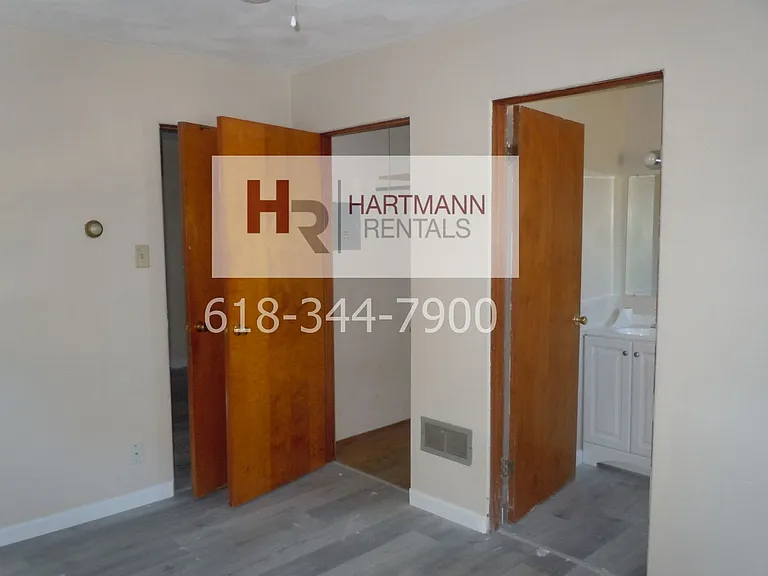 404 S Combs Ave — Photo 5