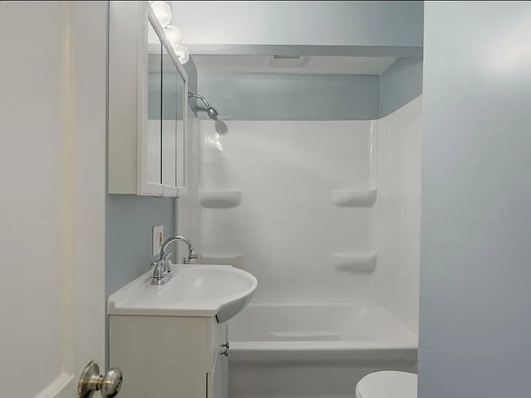2020 Thorne Pl — Photo 10