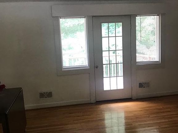 4th image of 12 Rosemary Ln