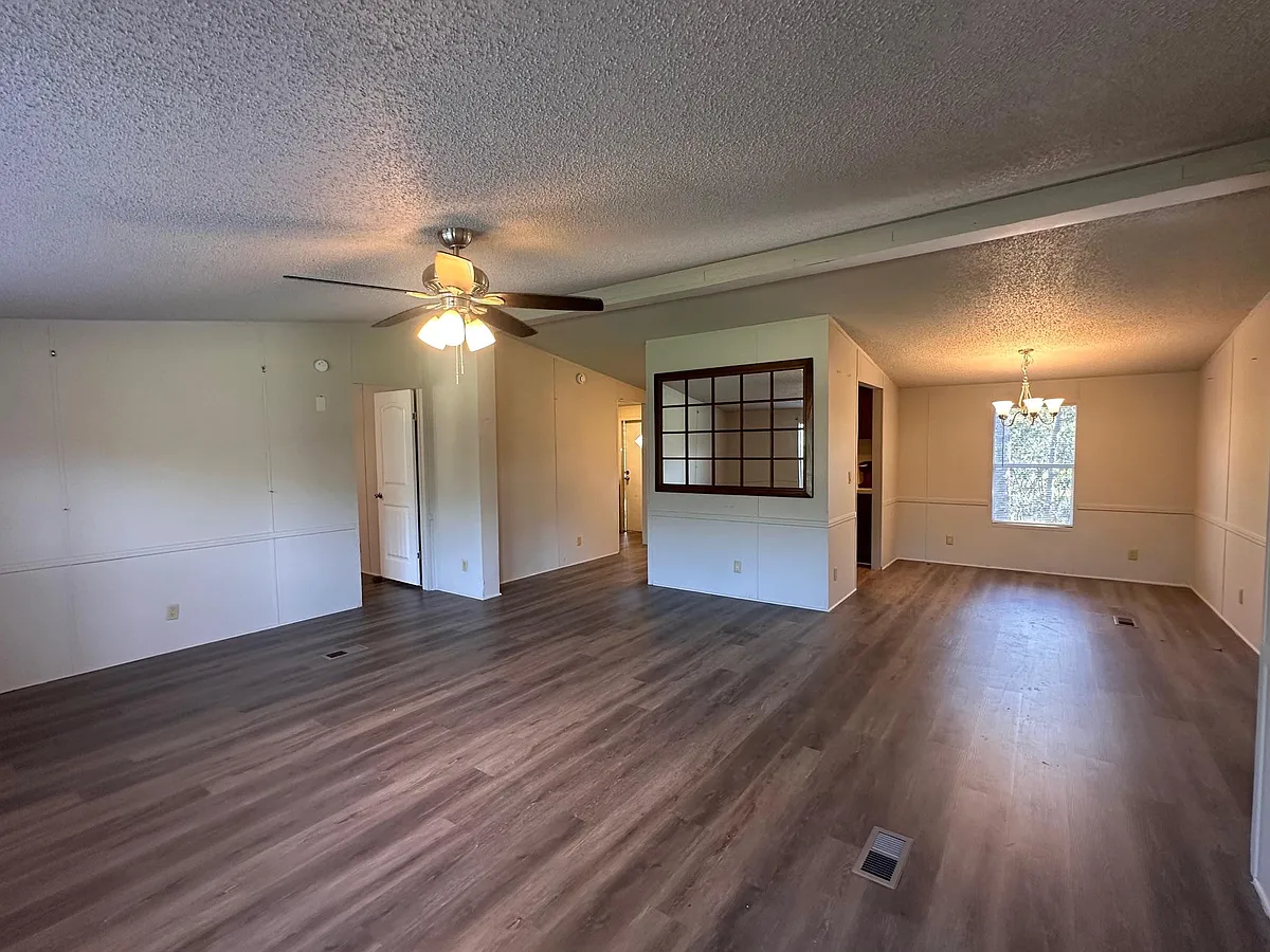 Building Photo - 302 Lone Star Rd #B