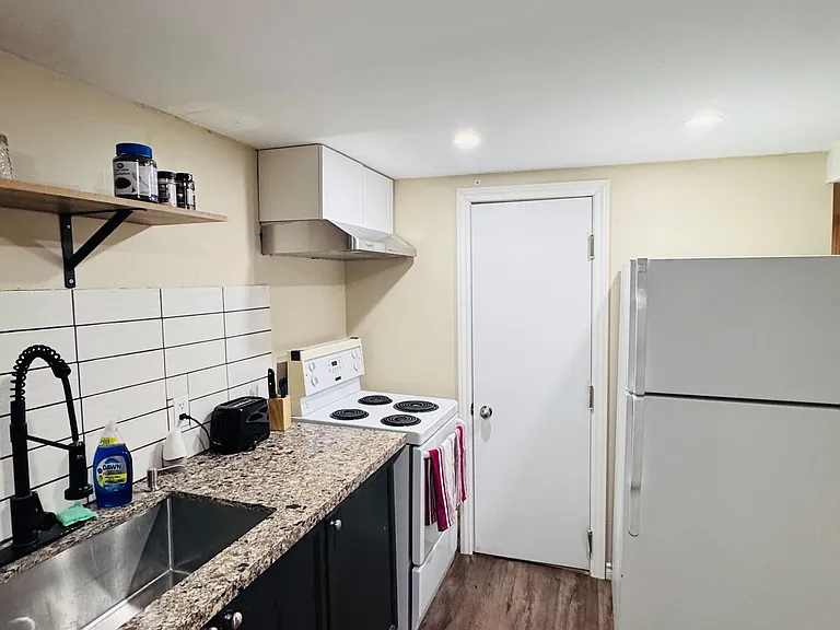 170 Louth St #BASEMENT — Photo 6