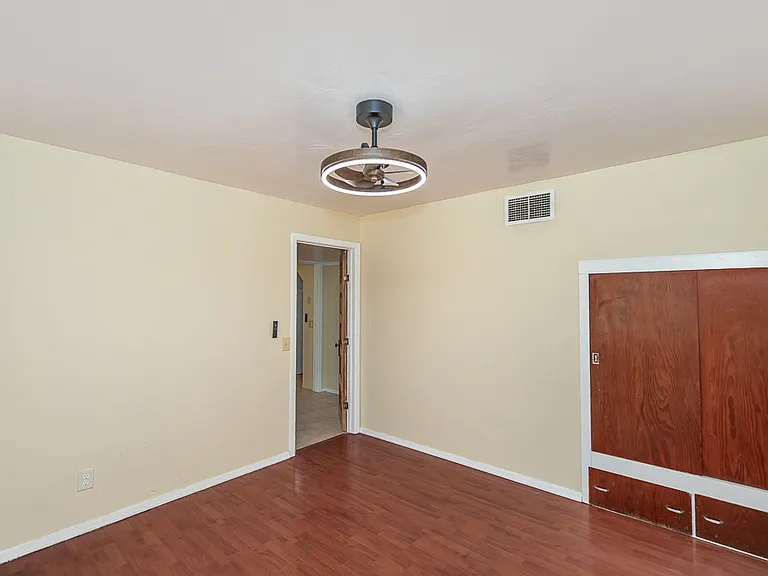 2465 S 7th Ave — Photo 9