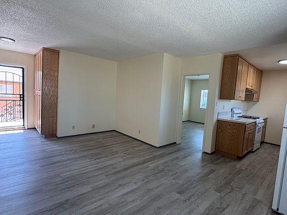 3rd image of 14900 Lemoli Ave APT 10