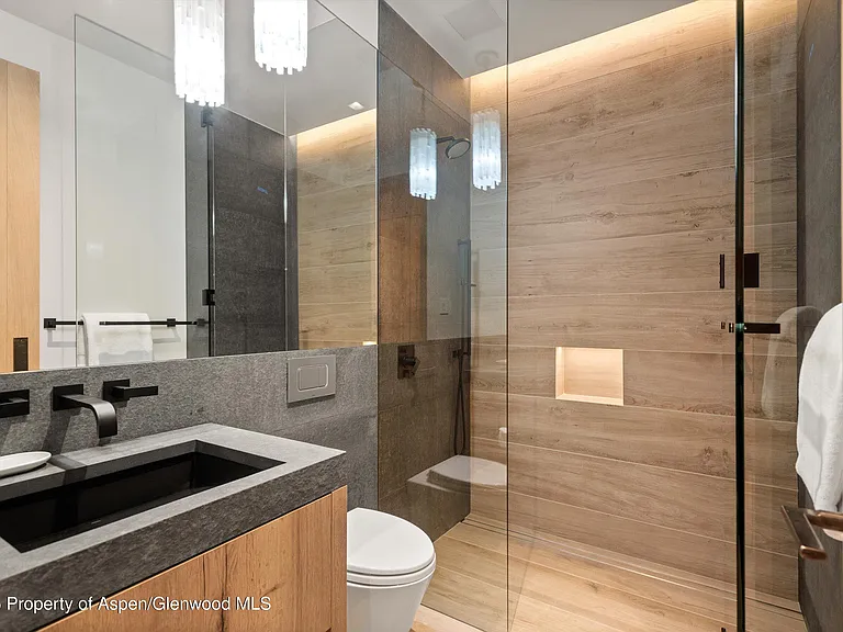 543 Walnut St #B — Photo 18