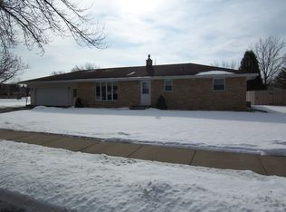 721 Briarwood Ave, Little Chute, WI 54140