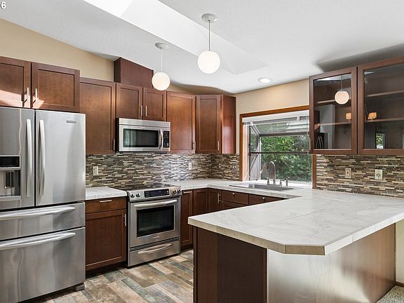3rd image of 9350 SW Julia Pl