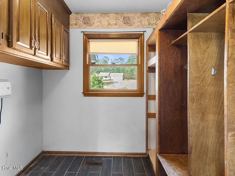 7666 Wilkins Dr — Photo 23