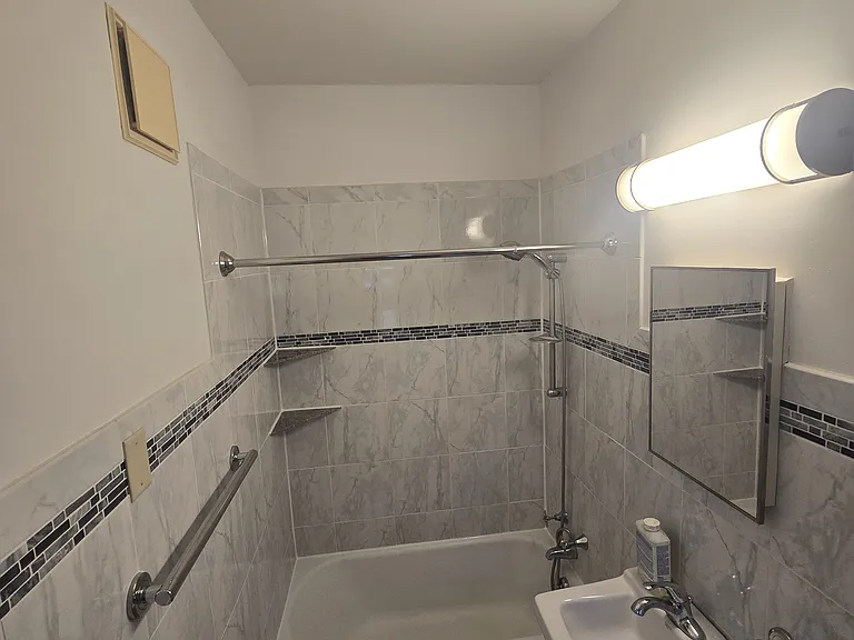 325 Union St #A — Photo 4