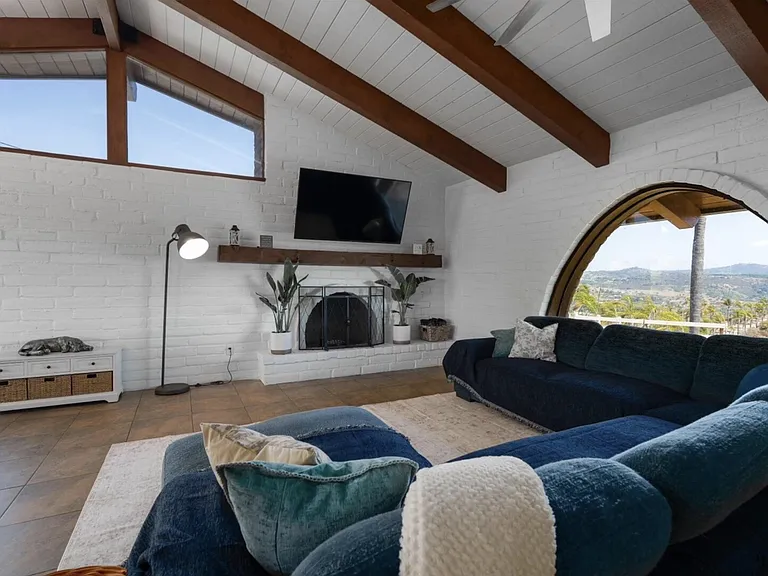 Palos Verdes Dr — Photo 9