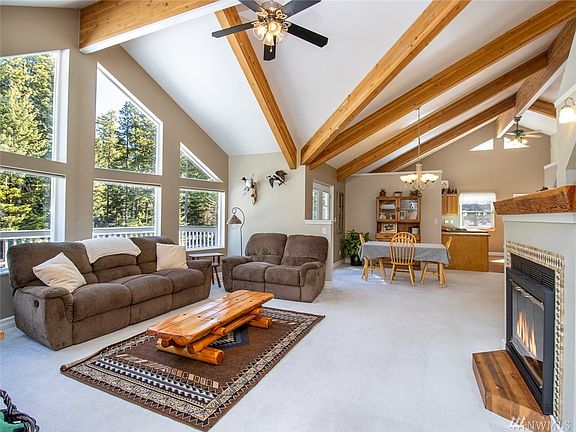 Living space opens to the dining area & kitchen too.