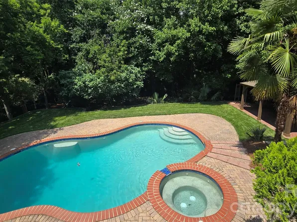 2814 Winding Oak Dr, Charlotte, NC 28270