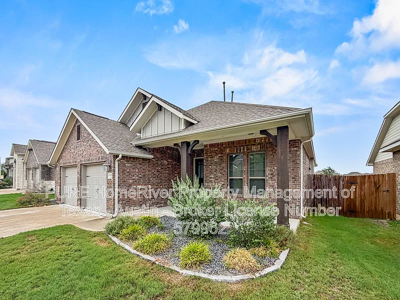 4 bed, 4.0 bath, 2666 sqft, $2,495 — Photo 2