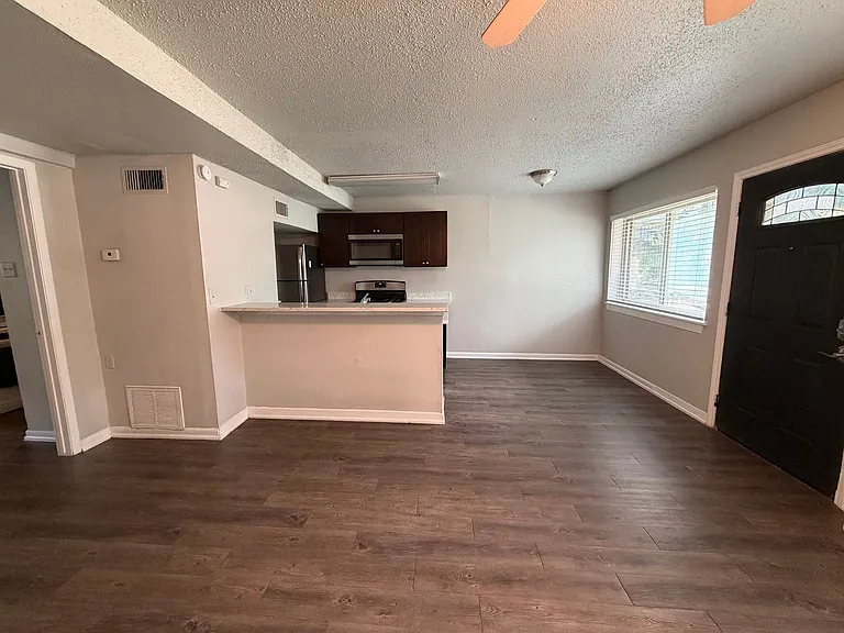 1202 Newning Ave #109 — Photo 2
