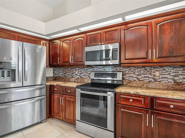 1115 Hounds Run — Photo 3