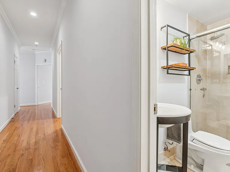 1921 Jefferson St #207 — Photo 11