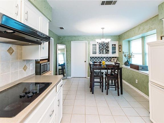 3rd image of 2406 Silver Holly Ln