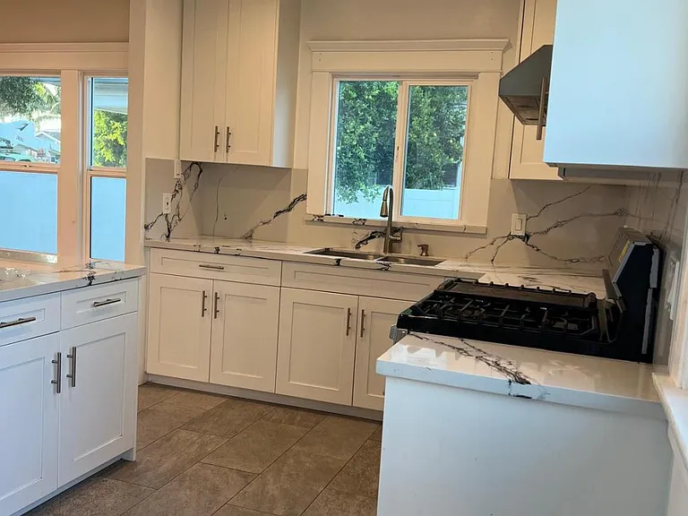 1028 Broad Ave — Photo 6