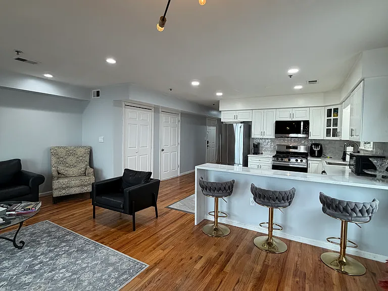253 Terrace Ave #1 — Photo 2
