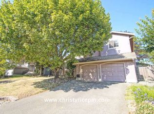 906 221st Ave NE, Sammamish, WA 98074