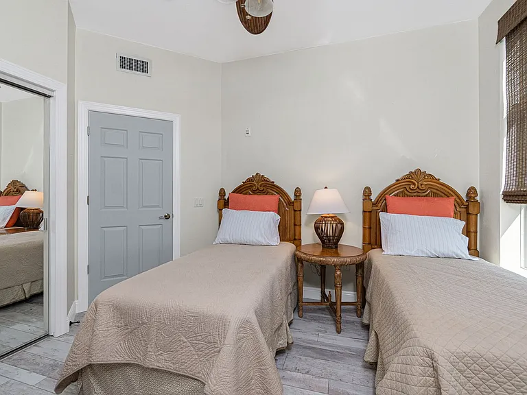3313 Sunset Key Cir #701 — Photo 38