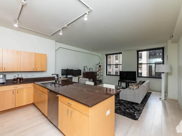 6 N Michigan Ave, Chicago, IL 60602