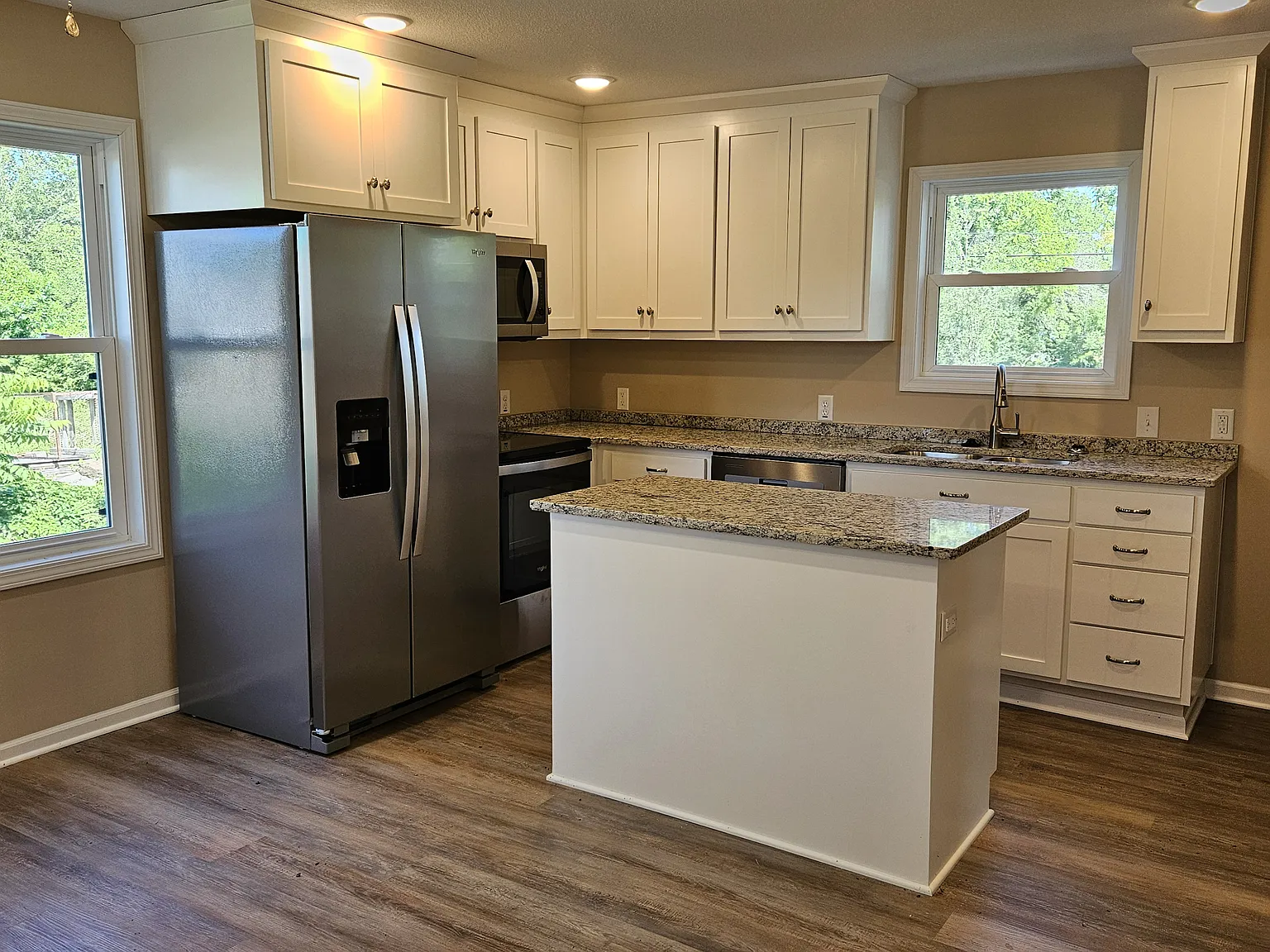 204 W McPherson St — Photo 2