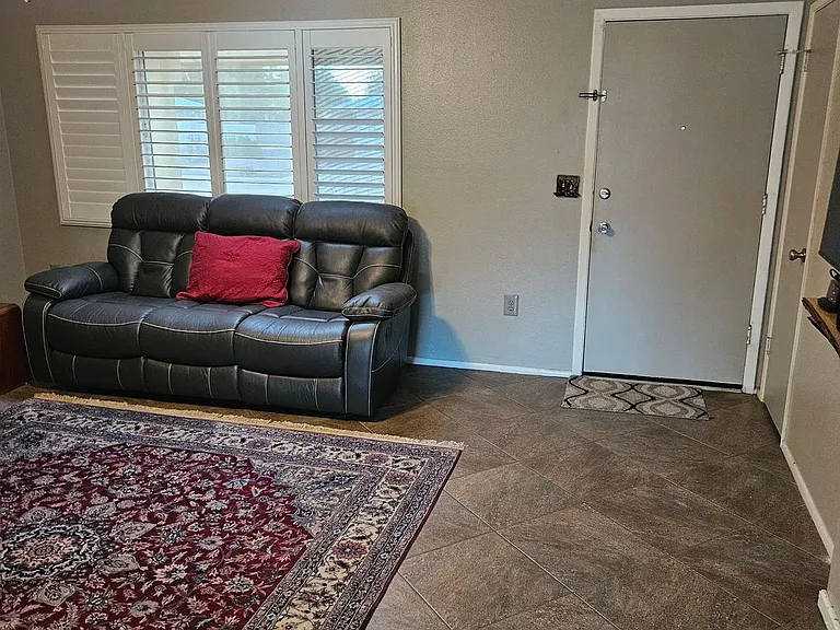 9426 W Arrowhead Dr — Photo 8