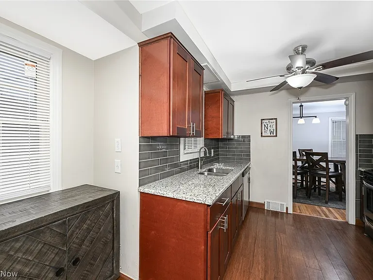 3699 Bainbridge Rd — Photo 15