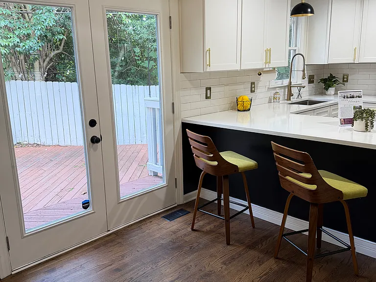 614 Percy St — Photo 12