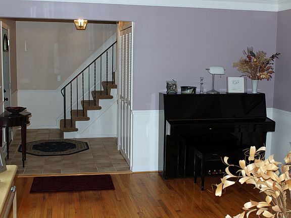 Formal Living Room & Entranc