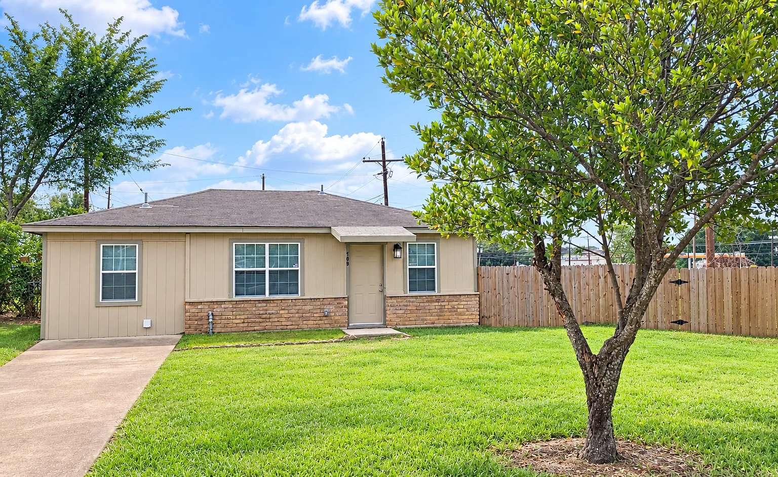 3 bed, 1007 sqft, $1,345 — Photo 1