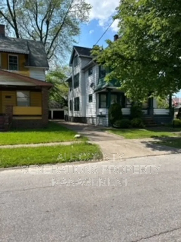 2 bed, 1.0 bath, $825 — Photo 2